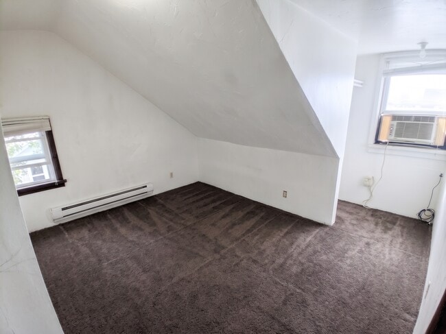 257 W 8th St Unit 5
