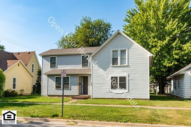 Building Photo - 604 E 9th St Unit Apt B
