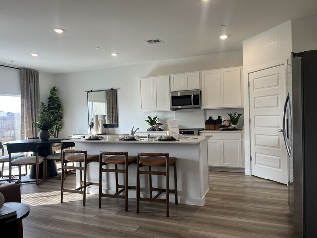 Photo - 1085 Silverado Wy