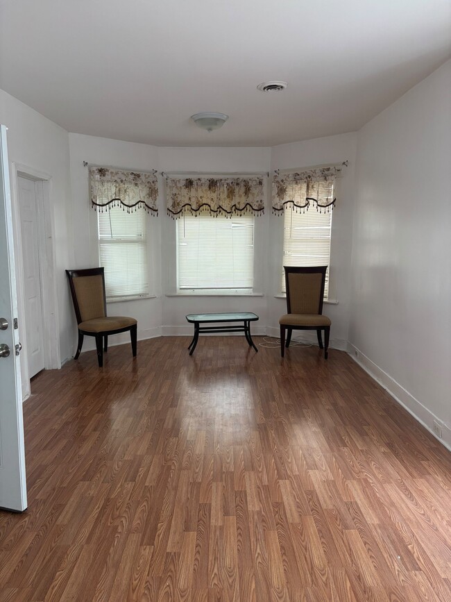 836 Maplewood Ave Unit 2nd fl