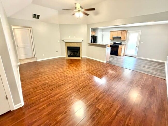Great Location and Priced to Move-Cordova Home