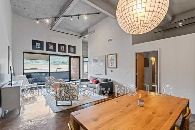 Photo - 360 W Pershing Rd Unit 330