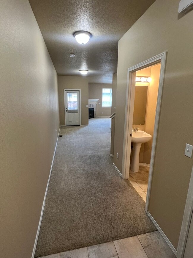 Photo - 2 Bed/1.5 Bath Townhome Near the Old Mill - Attached Garage Unidad 200