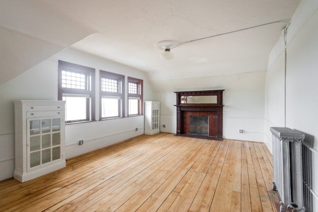 Building Photo - 223 E Ferry St Rental