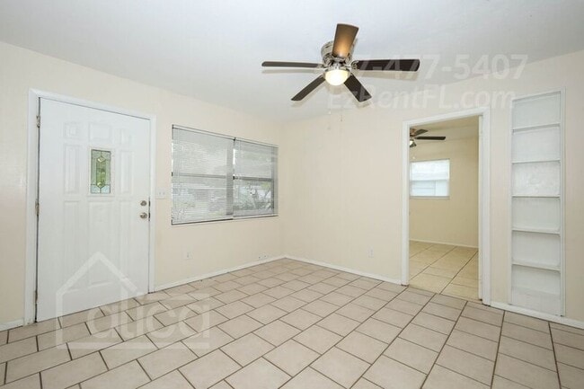 Photo - 210 Palm Pl