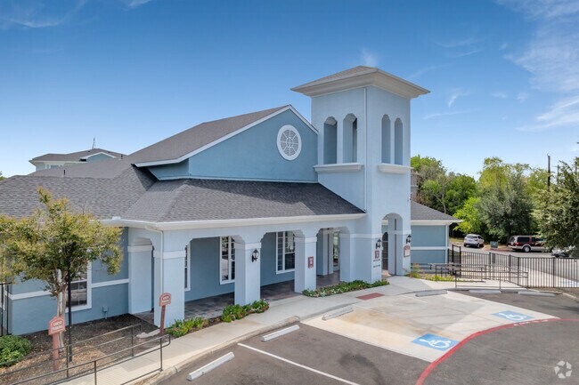 Exterior de la casa club - Costa Almadena