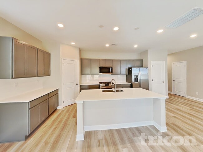 Photo - 251 W Millbrook Dr