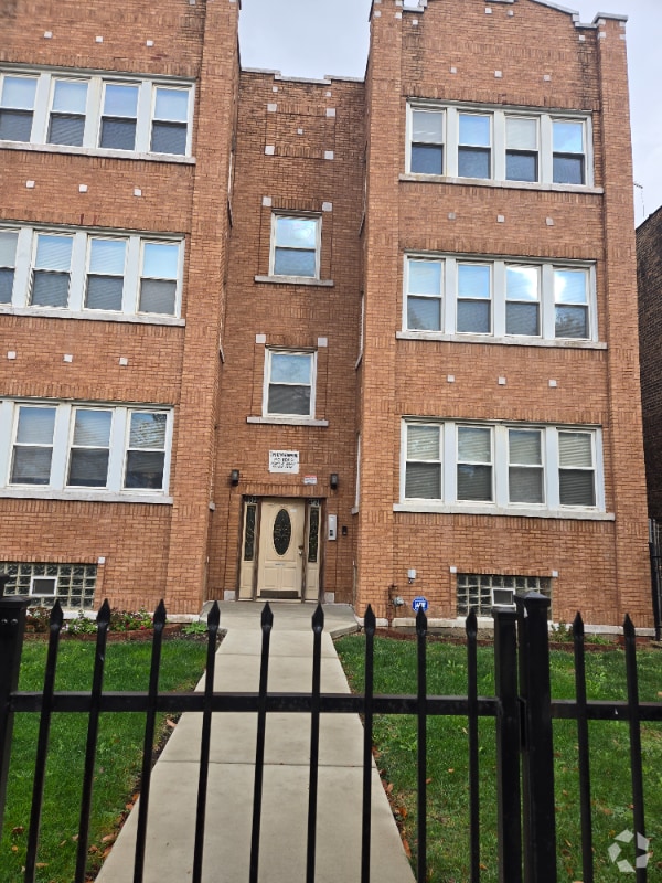 Building Photo - 4622 W Jackson Blvd Rental