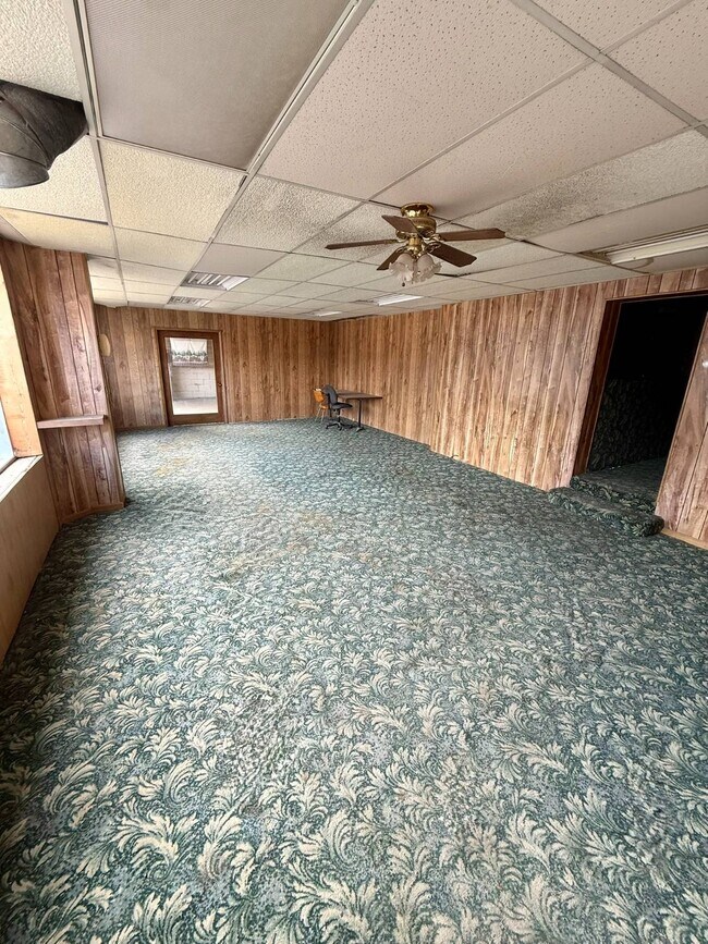 Photo - 305 W 5th St