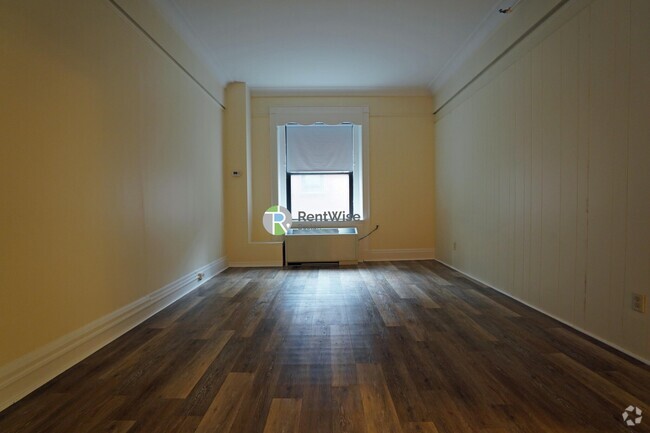 Building Photo - 62 Boylston St Unit 417 Rental