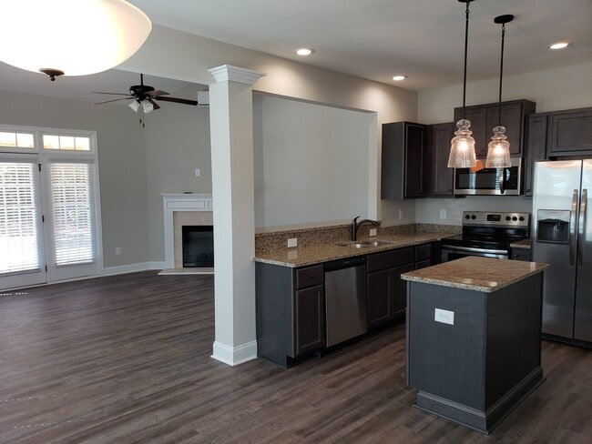 Woodland Springs Townhomes | Entertaining Kitchens w/ Stainless Steel Appliances