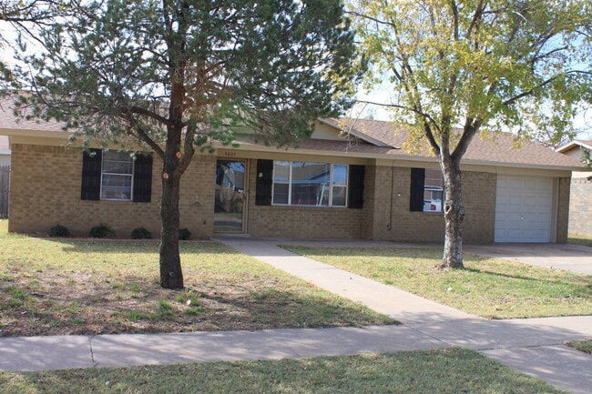 Building Photo - Updated 3/2/1 Great location for TTU/LCU/Medical District - Available AUGUST