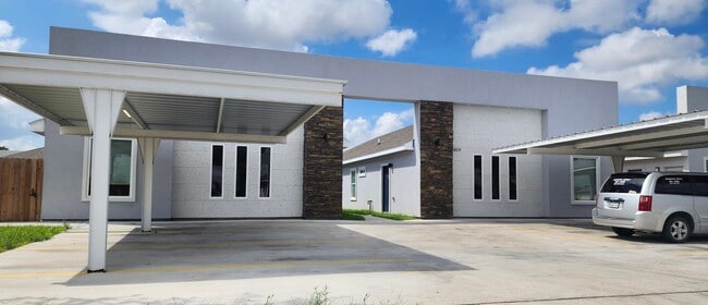 Building Photo - 5809 Ozark Ave Rental