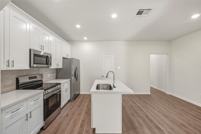 Building Photo - 714 W Dallas St