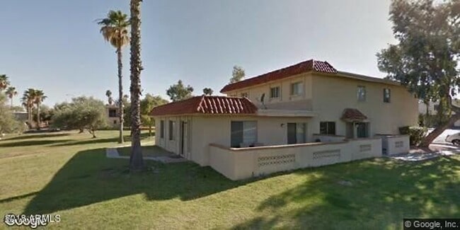 Building Photo - Remodeled Single Level 3 Bedroom 2 Bath To...