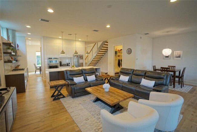 Photo - 209 S Trask St