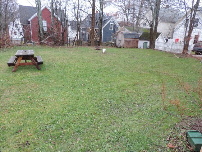 Photo - 409 Pleasant St Unité B