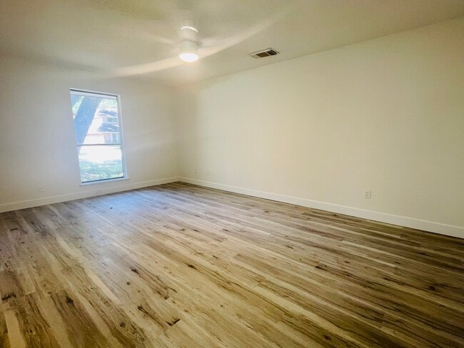 Photo - 3014 Edgewood Dr