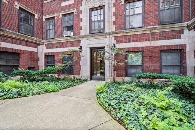 Building Photo - 906 Oakton St Unit 2