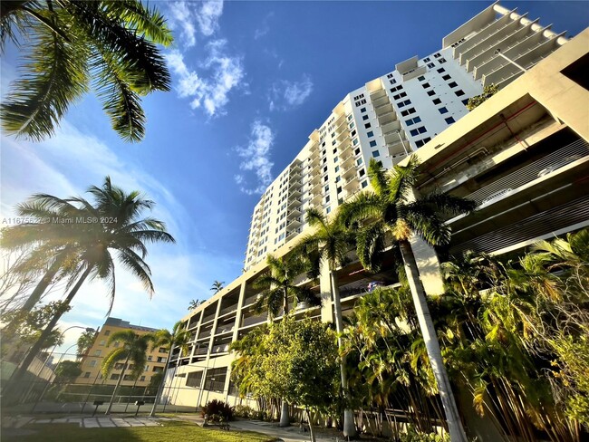 Photo - 10 SW South River Dr Condominio Unidad 1514