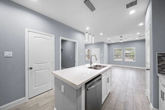 5222 Bataan Rd