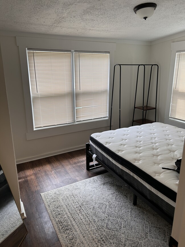 Photo - 230 Broadview Dr