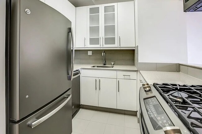 218 E 29th St Unit 15C