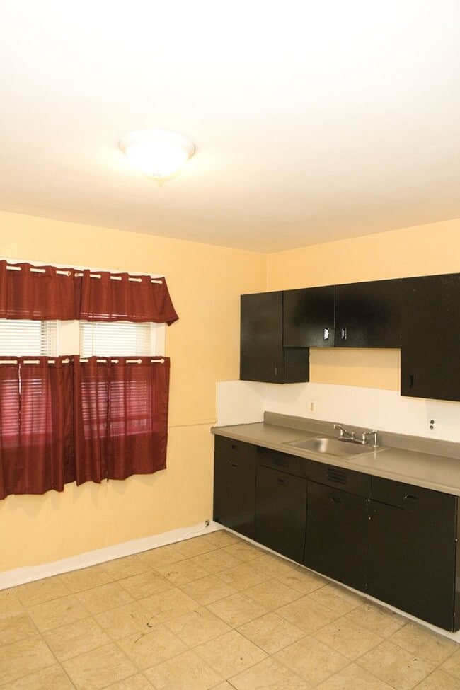 Photo - 865-869 Clifford Unidad 3 Bed Up