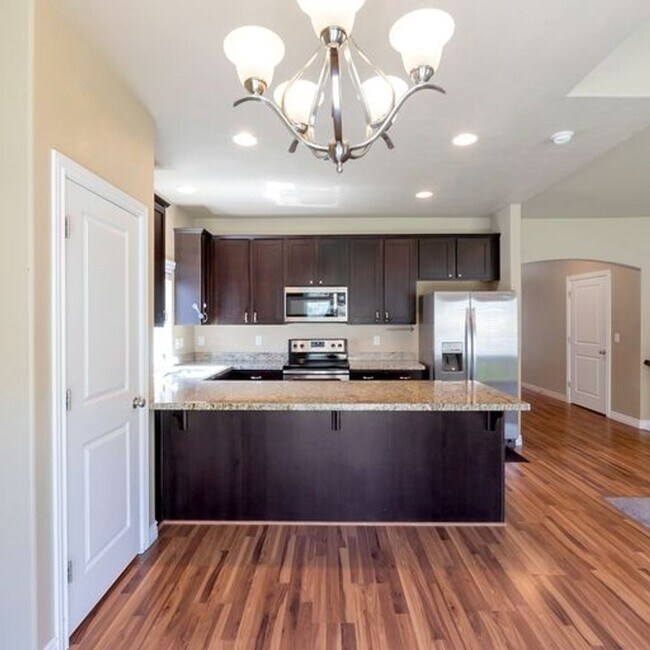 Photo - Lehi Rambler with charming cottage design
