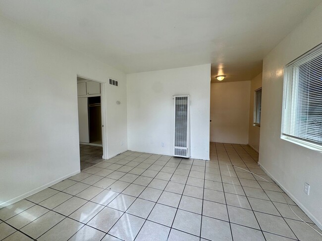 Photo - SIXTH-LINDEN Unit 595