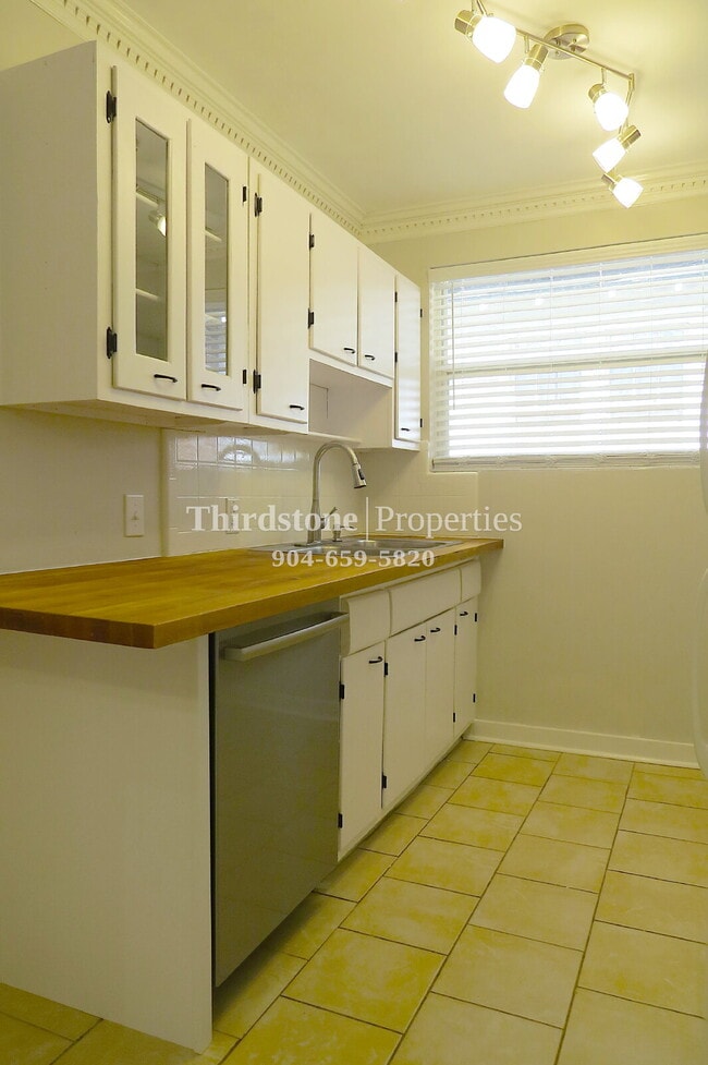 Photo - 2853 Lydia St