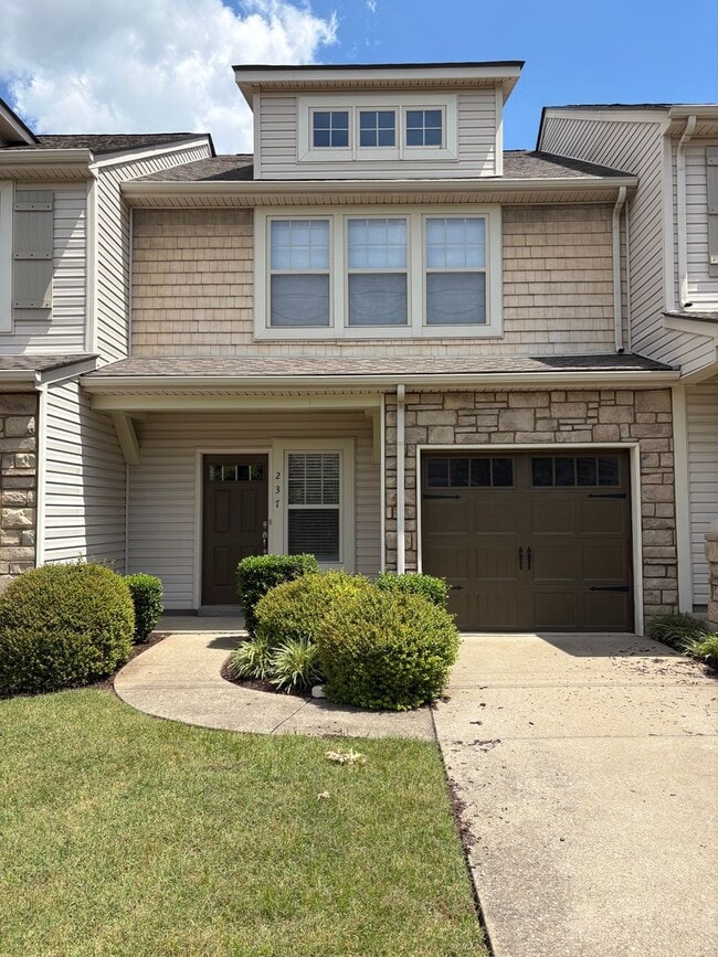 Building Photo - 735 Tulip Grove Rd