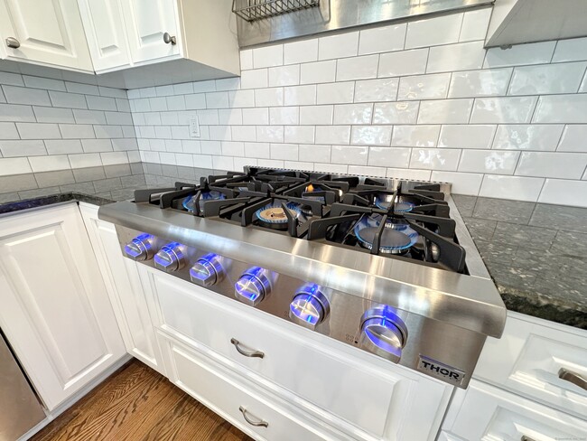 Photo - 8 1/2 Ells St