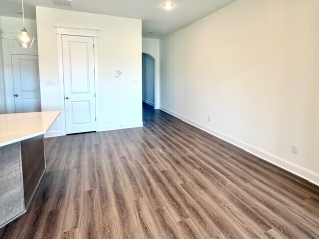 Photo - ChateletDrive4867 Unit 1