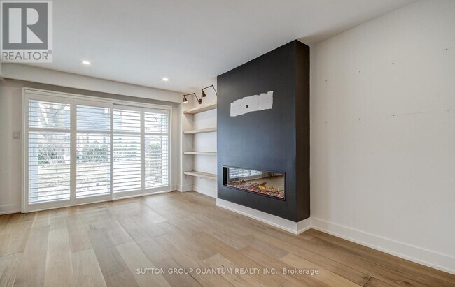 Photo - 20 Mineola Rd E