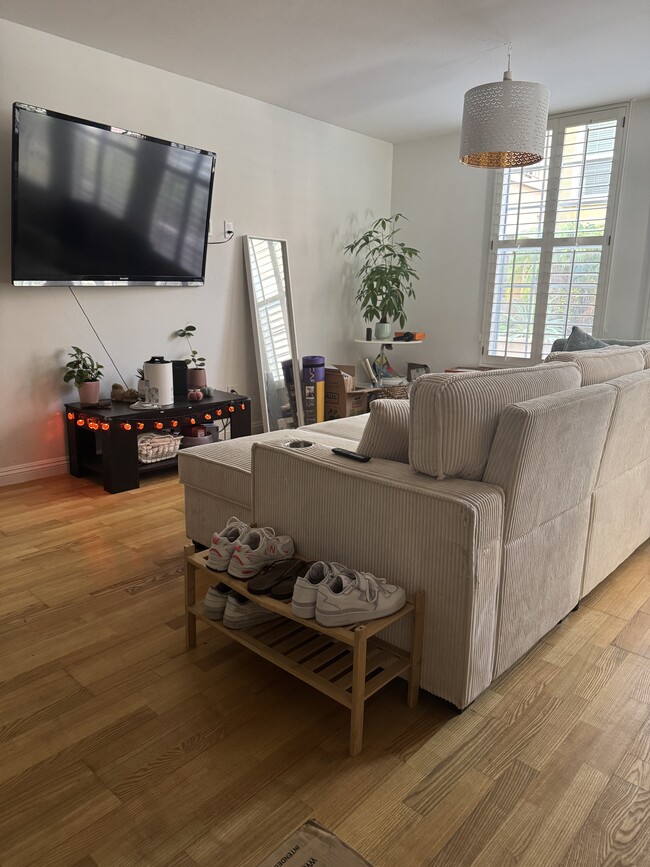 Building Photo - 1270 Cleveland Ave Unit C129