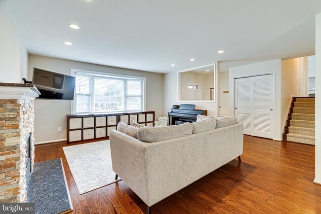 Photo - 7606 Jervis St