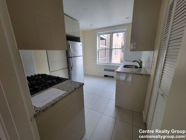 Photo - 76 Strathmore Rd Unit #6