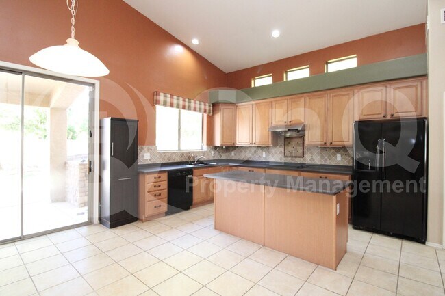 Photo - 2290 W Maplewood St