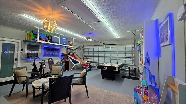 Photo - 1465 NE 53rd St