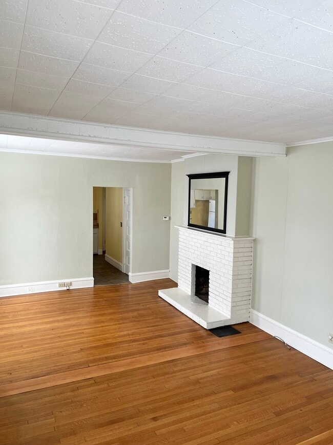 Building Photo - 114 Buell St Unit 1