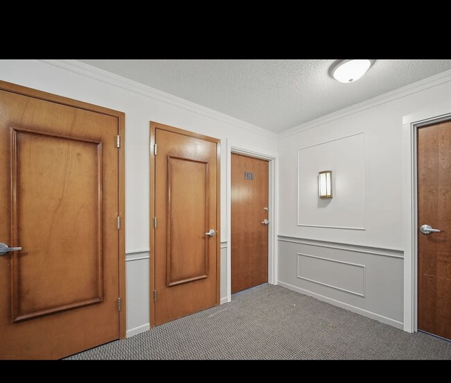 Building Photo - 1100 50th St Unit 2207 Rental