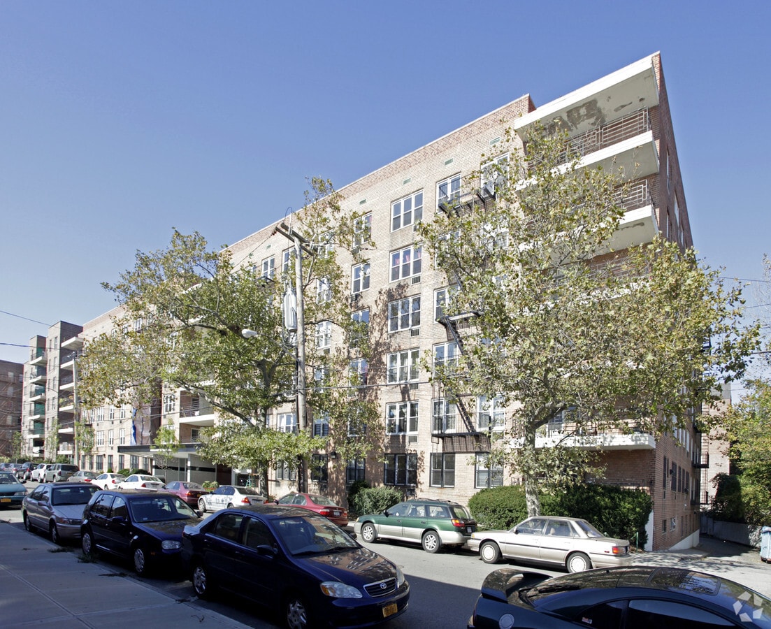 Photo - 1579 Rhinelander Ave