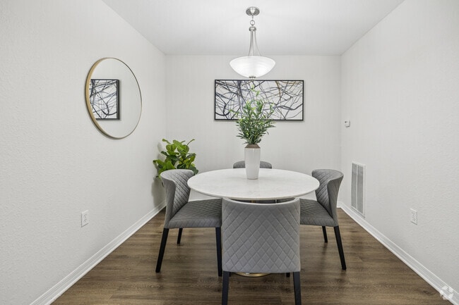 2BR, 2BA - 1,086SF - Dining Room