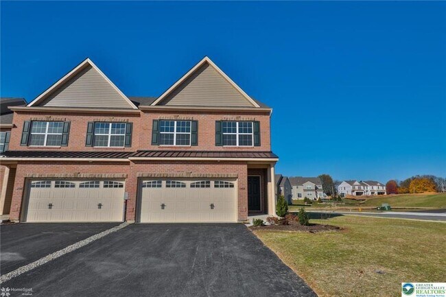 Photo - 1402 Caspian St