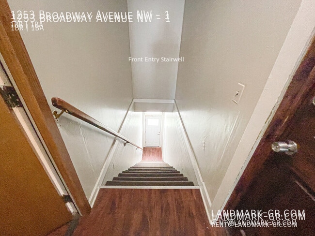 1253 Broadway Ave NW Unidad 1