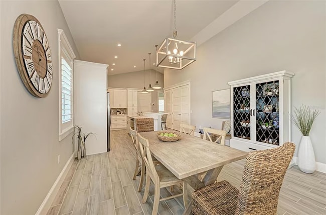 Photo - 701 21st St W