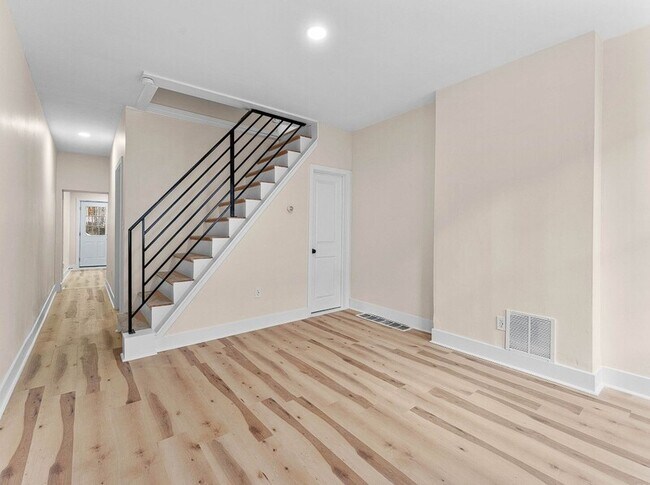 Photo - 2430 N 4th St