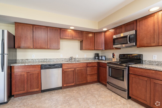 2BR, 2BA - 1100SF