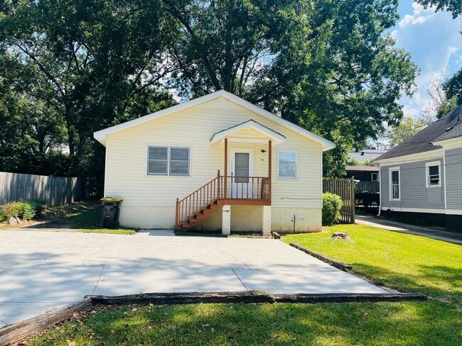 Building Photo - Great location! Close to Downtown Newnan, ... Rental